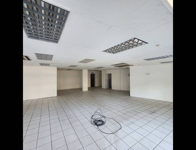 300M² RETAIL TO LET IN OVERPORT